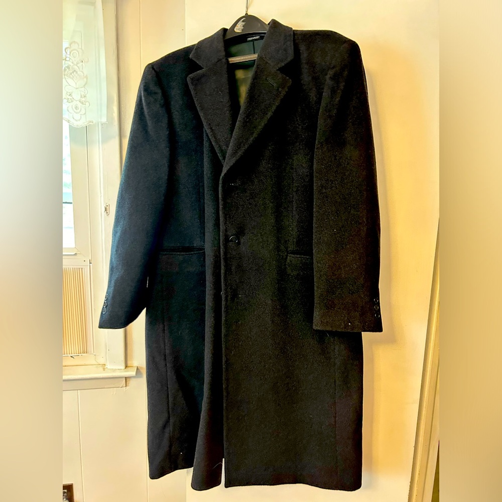 Mid length men’s Cashmere coat size med-large excellent condition